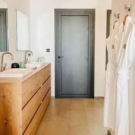 Moderne De 500 M2 A 7 Km De St Tropez Appartamento *
