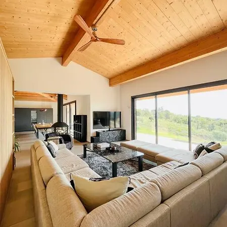Moderne De 500 M2 A 7 Km De St Tropez *