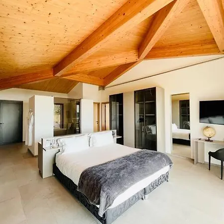 Moderne De 500 M2 A 7 Km De St Tropez Appartamento