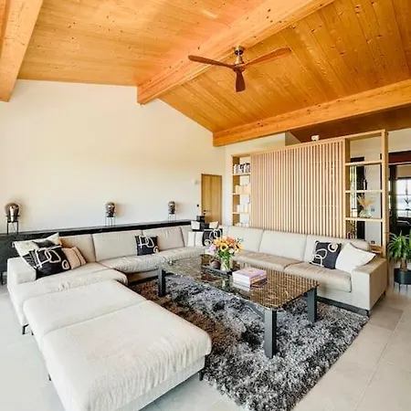 Moderne De 500 M2 A 7 Km De St Tropez Appartamento *