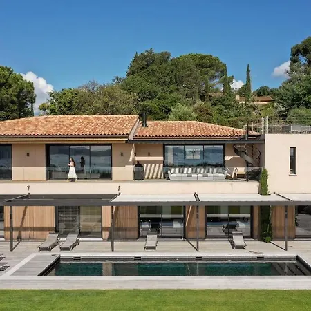 Moderne De 500 M2 A 7 Km De St Tropez Appartamento