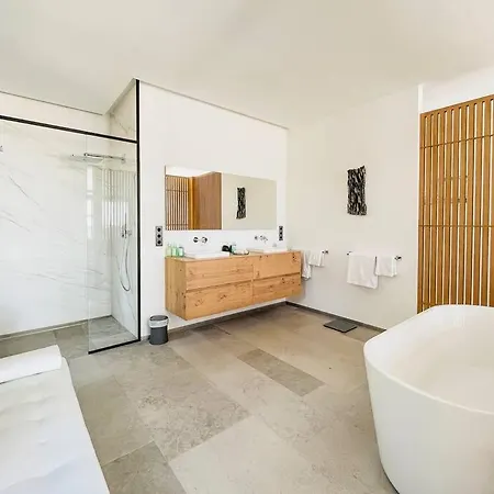 Moderne De 500 M2 A 7 Km De St Tropez * 格里莫