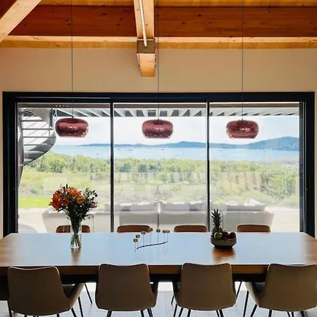 Moderne De 500 M2 A 7 Km De St Tropez 公寓