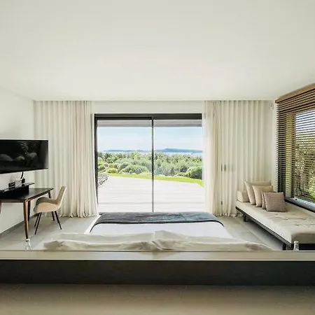Moderne De 500 M2 A 7 Km De St Tropez 아파트 그리모